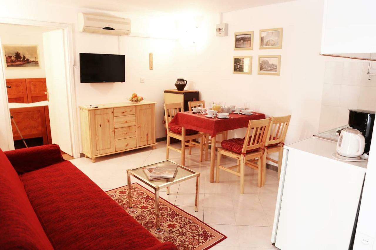 Authentic Apartment On The Seaside Omišalj Kültér fotó